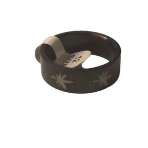 Stainless steel‎ weed leaf ring size 12